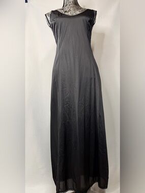 Vintage 70/80s Wonder Maid Black Satin Chemise Slip Sleek Full-Length Silhouette